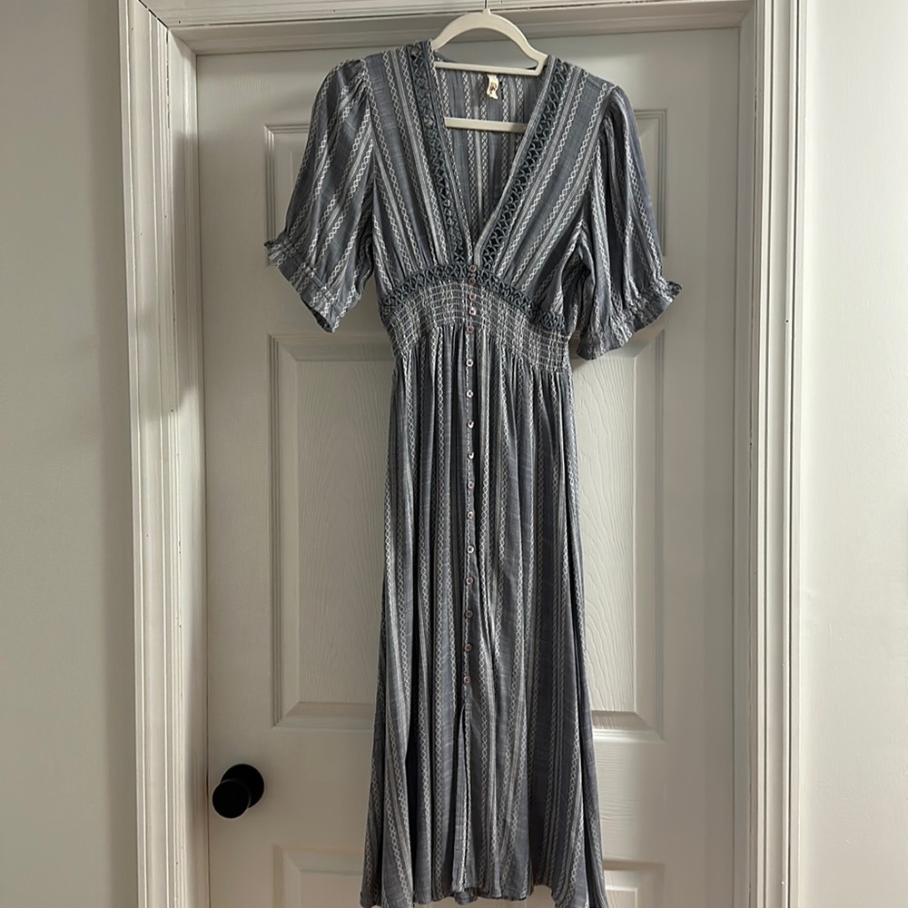 Blue & white king dress with sleeves and button front